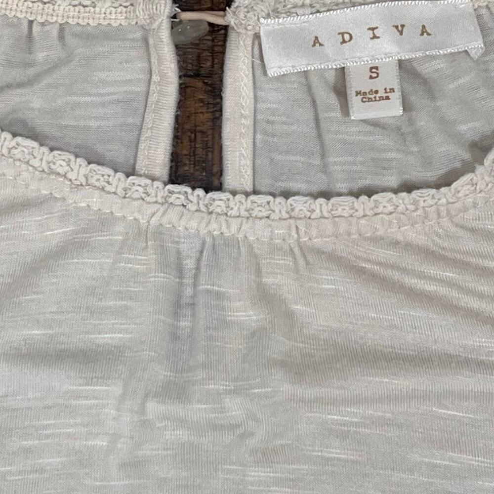Adiva Women's Crochet Short Sleeve Keyhole Back Cream Blouse Small - Picture 4 of 7